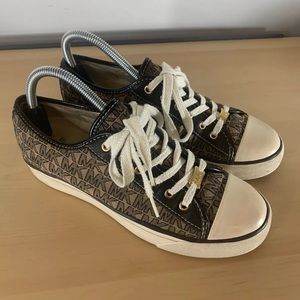 Michael Kors “MK” Design size 9